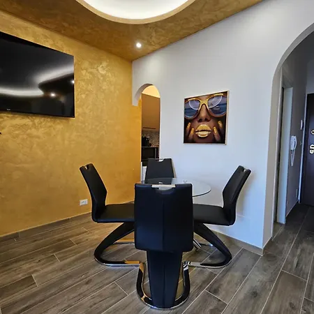 Apartment La *